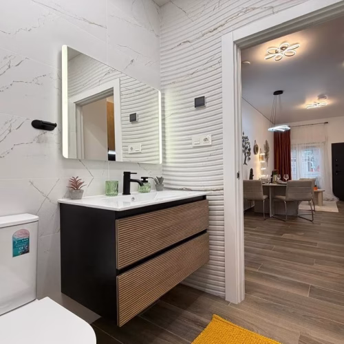 2 Bedrooms Renovated Ground floor Apartment with Glazed-in Terrace and 205m2 Basement, 200m to the Port_TORREVIEJA