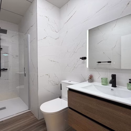 2 Bedrooms Renovated Ground floor Apartment with Glazed-in Terrace and 205m2 Basement, 200m to the Port_TORREVIEJA