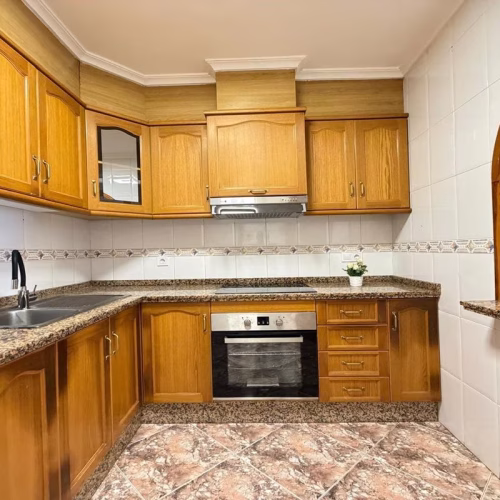 2 Bedrooms Renovated Apartment on 3rd Floor with Lift Access and Terrace, 300m to the Beach_TORREVIEJA