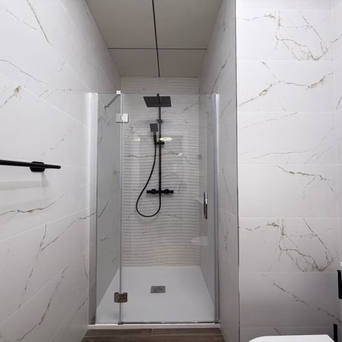 2 Bedrooms Renovated Ground floor Apartment with Glazed-in Terrace and 205m2 Basement, 200m to the Port_TORREVIEJA