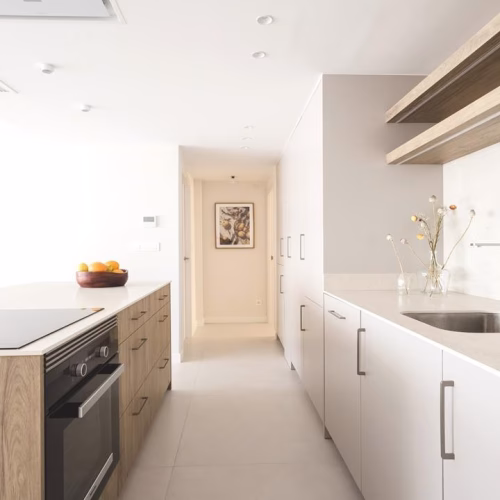 3 Bedrooms Renovated Beach Front Apartment on 7th Floor with comm. Pool and Lift Access_TORREVIEJA