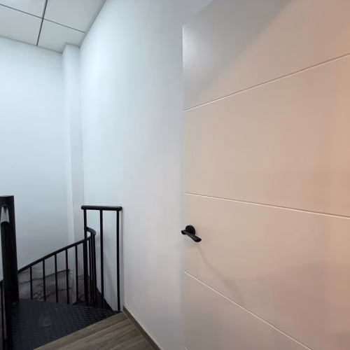 2 Bedrooms Renovated Ground floor Apartment with Glazed-in Terrace and 205m2 Basement, 200m to the Port_TORREVIEJA