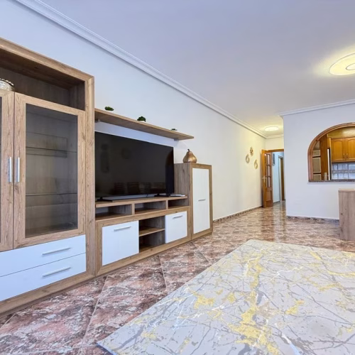 2 Bedrooms Renovated Apartment on 3rd Floor with Lift Access and Terrace, 300m to the Beach_TORREVIEJA