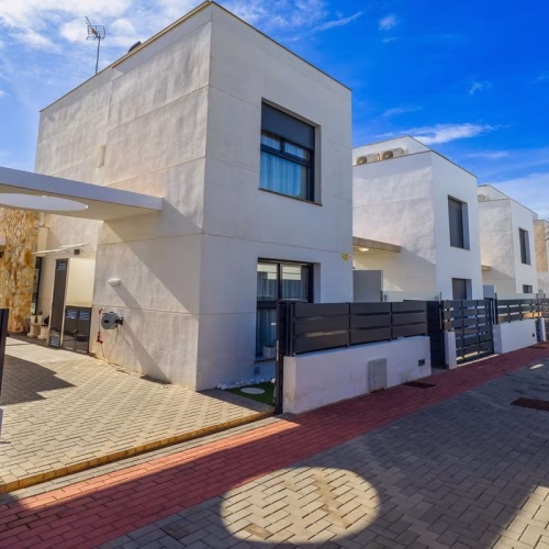 3 Bedrooms Modern Detached Villa with Pool, Off-Road Parking and Solarium_CABO ROIG