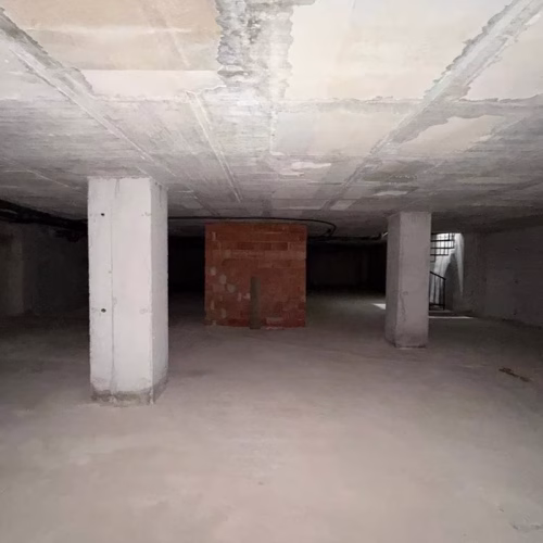 2 Bedrooms Renovated Ground floor Apartment with Glazed-in Terrace and 205m2 Basement, 200m to the Port_TORREVIEJA