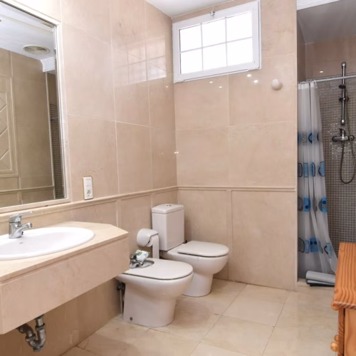 7 Bedrooms Executive Villa with Pool, 3-car Carport and converted Underbuild_ELCHE