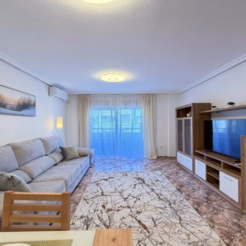 2 Bedrooms Renovated Apartment on 3rd Floor with Lift Access and Terrace, 300m to the Beach_TORREVIEJA