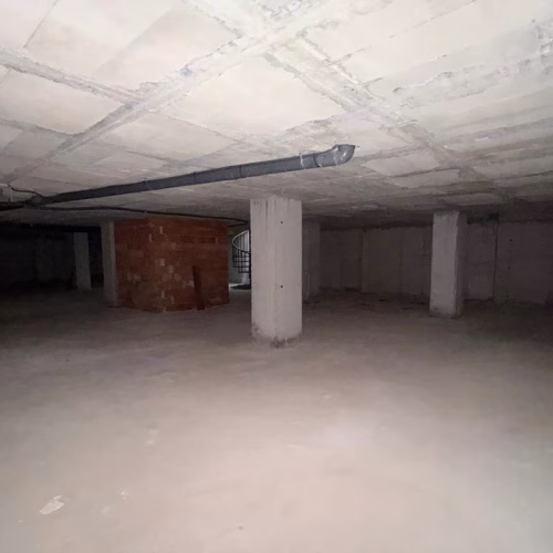 2 Bedrooms Renovated Ground floor Apartment with Glazed-in Terrace and 205m2 Basement, 200m to the Port_TORREVIEJA