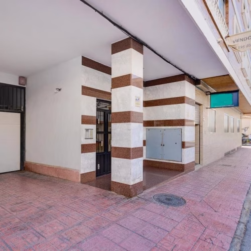 3 Bedrooms Apartment on 1st Floor with Lift Access, Terrace and Underground Parking, 200m to the Beach_TORREVIEJA