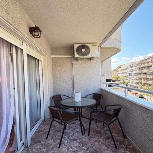 2 Bedrooms Renovated Apartment on 3rd Floor with Lift Access and Terrace, 300m to the Beach_TORREVIEJA