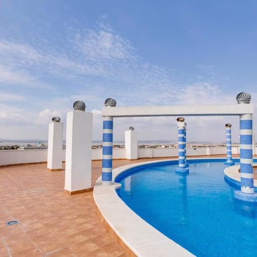 2 Bedrooms Apartment on 4th Floor with Lift Access, comm. Pool and 2 Parking spaces_TORREVIEJA