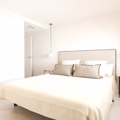 3 Bedrooms Renovated Beach Front Apartment on 7th Floor with comm. Pool and Lift Access_TORREVIEJA