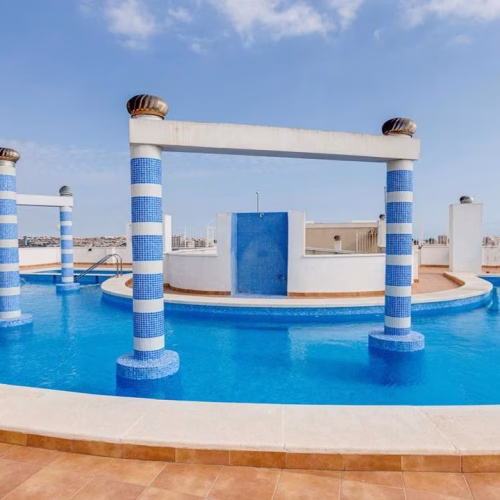 2 Bedrooms Apartment on 4th Floor with Lift Access, comm. Pool and 2 Parking spaces_TORREVIEJA