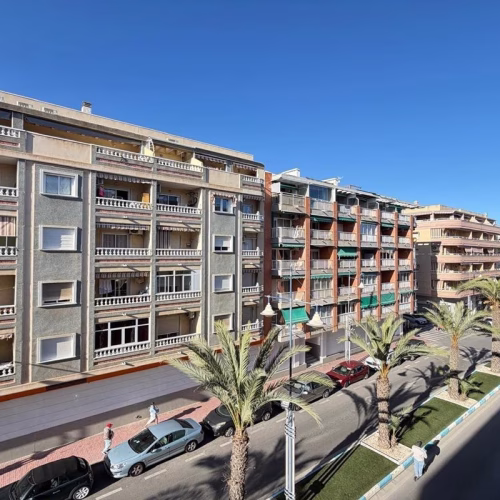 2 Bedrooms Renovated Apartment on 3rd Floor with Lift Access and Terrace, 300m to the Beach_TORREVIEJA