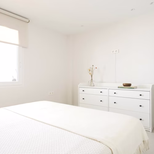 3 Bedrooms Renovated Beach Front Apartment on 7th Floor with comm. Pool and Lift Access_TORREVIEJA