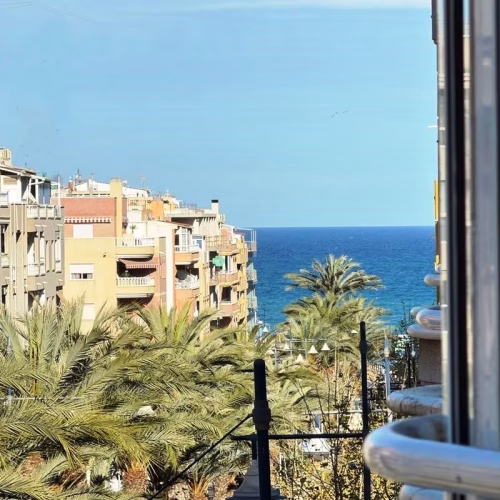 2 Bedrooms Renovated Apartment on 3rd Floor with Lift Access and Terrace, 300m to the Beach_TORREVIEJA