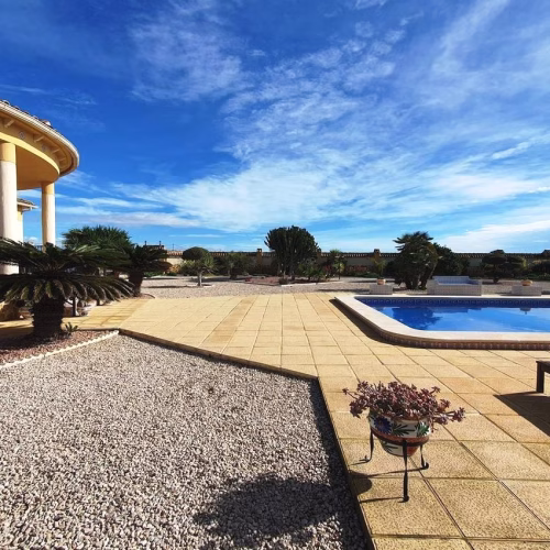 4 Bedrooms Country Villa with Pool, Garage, Carport, Outside BBQ/Kitchen and Solarium_CATRAL