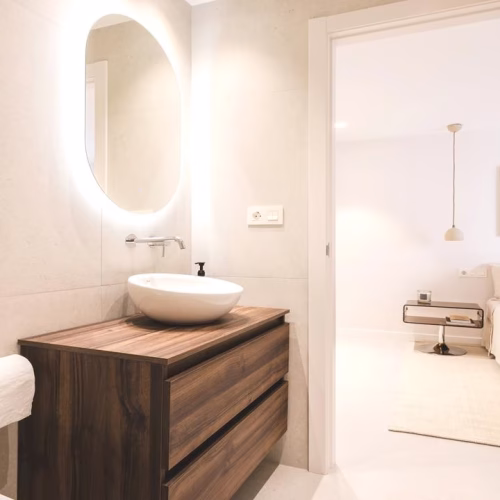 3 Bedrooms Renovated Beach Front Apartment on 7th Floor with comm. Pool and Lift Access_TORREVIEJA