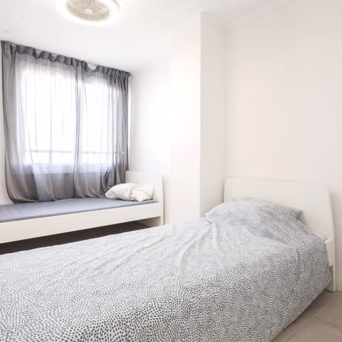 3 Bedrooms Beachfront Apartment on 5th Floor with comm. Pool Lift Access, Terrace and Sea Views_TORREVIEJA